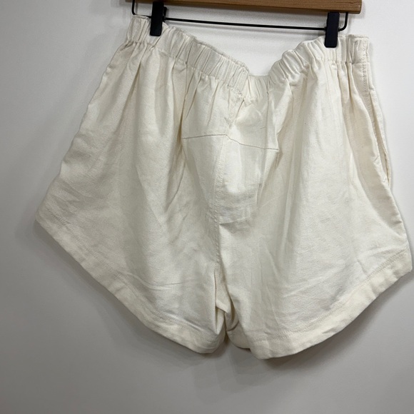 Free People White  High Rise Shorts Drawstring Oversized fit size Medium.NWT - Picture 3 of 8